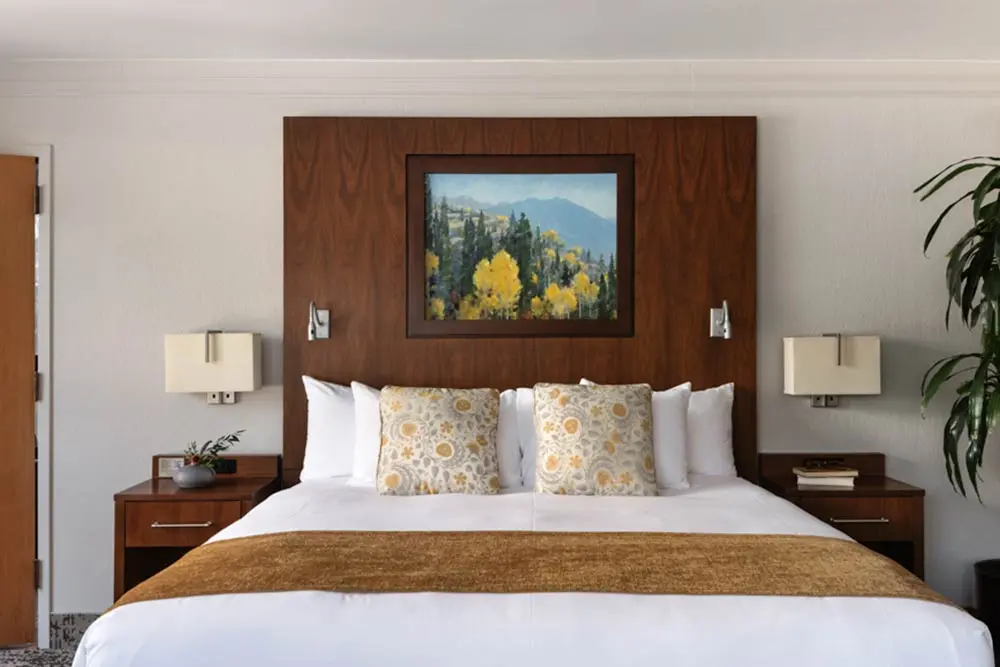 Cliff Lodge 1-bedroom deluxe bedroom